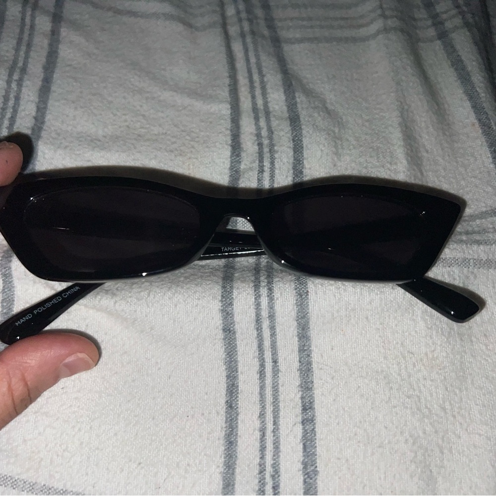 Chic Black Sunglasses